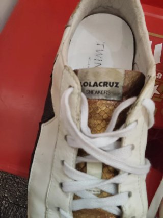 2 pares zapatillas Adidas y Lola Cruz