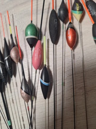 Boyas de pesca Colmic y otras marcas