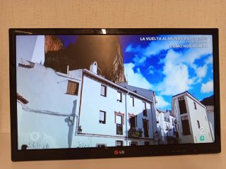 TV LG 24 Pulgadas con Soporte de Pared