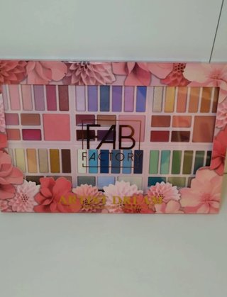 Paleta Maquillaje FAB Factory Sombras Polvo y Crem