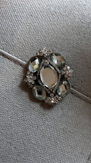 Broche grande plateado elegante estilo italiano