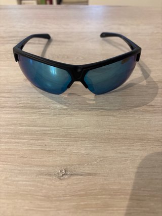 Gafas de sol deportivas negras y azules