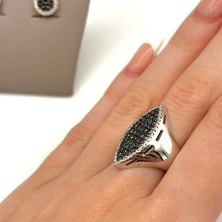 Anillo y Pendientes de oro 18kt diamantes negros