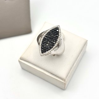 Anillo y Pendientes de oro 18kt diamantes negros