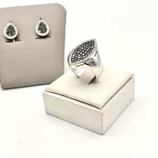 Anillo y Pendientes de oro 18kt diamantes negros