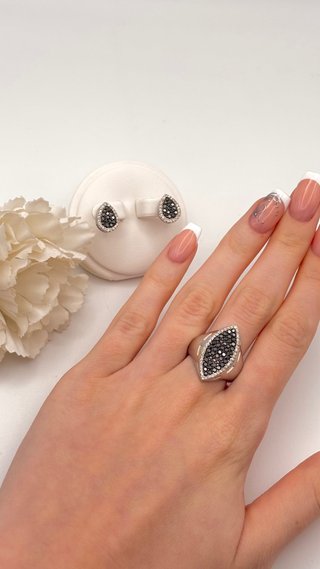Anillo y Pendientes de oro 18kt diamantes negros