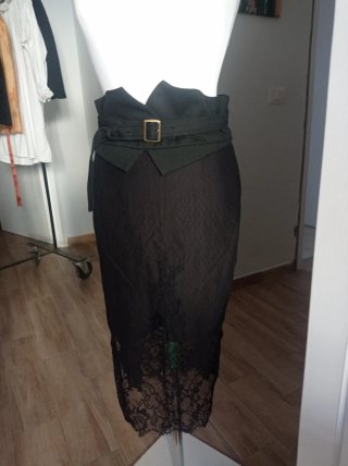 Completo donna beige e nero.