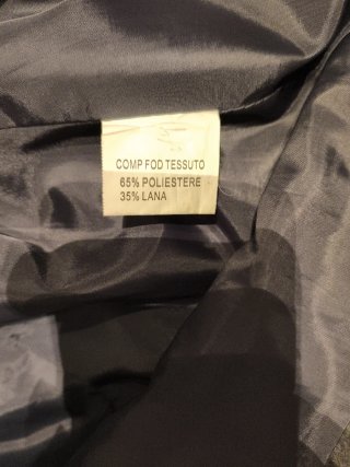 Chaquetón de invierno gris con capucha
