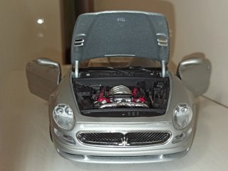 Bburago 1:18 Maserati GT 3200 in ottime condizioni