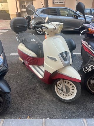Peugeot Django 50cc Scooter Rojo/Blanco