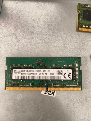 Memorias RAM DDR4 (8GB) y DDR3 (4GB) SODIMM