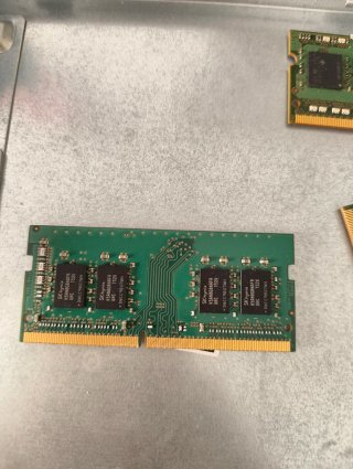 Memorias RAM DDR4 (8GB) y DDR3 (4GB) SODIMM