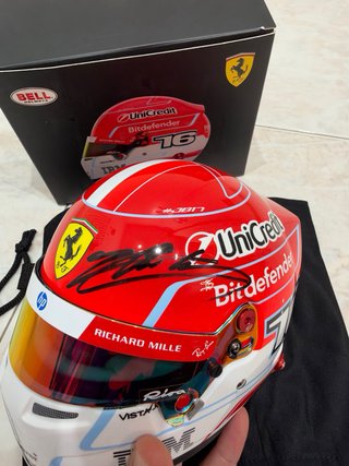 Casco Bell Ferrari Leclerc 2026 Autografato COA