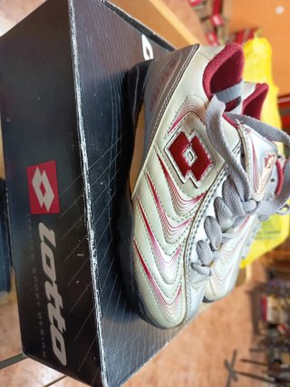 Botas fútbol sala Lotto Talla 27