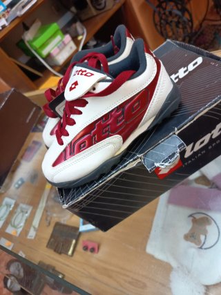 Botas de fútbol sala Lotto Talla 27