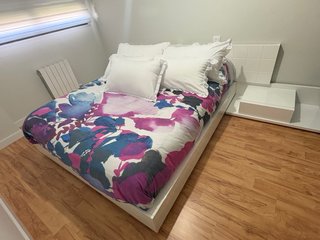Estructura de Cama con Cabecero y Mesillas a juego