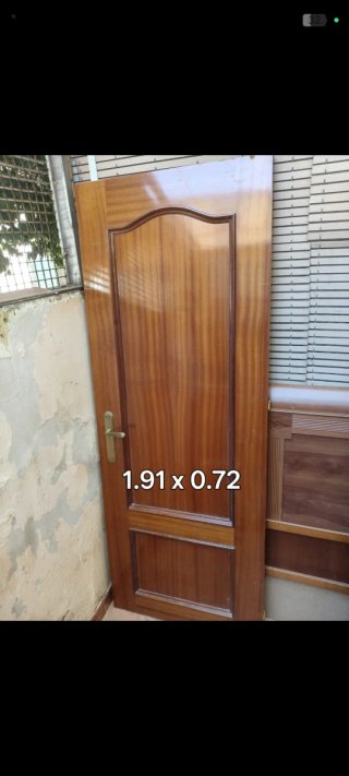 Puerta de Madera Barnizada