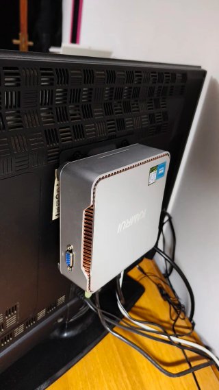 Mini PC KAMRUI con Monitor TV e tastiera