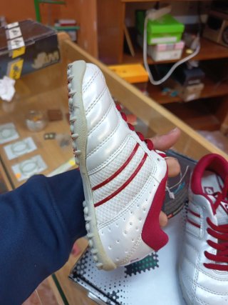 Botas fútbol sala niño Talla 28