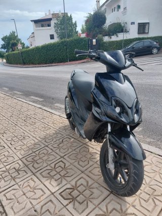 Yamaha Jog RR Negra