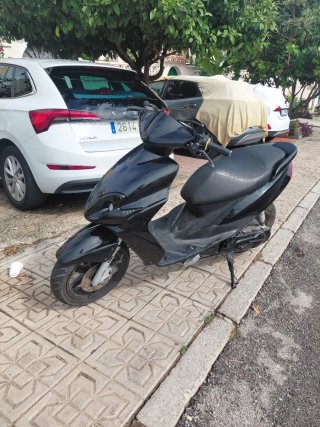Yamaha Jog RR Negra