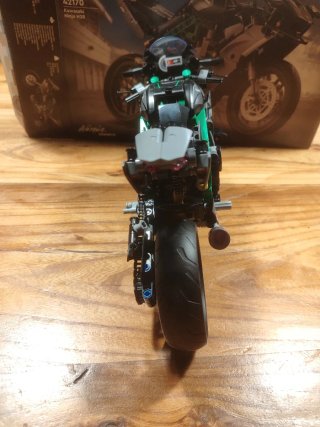 LEGO Technic 42170 Kawasaki Ninja H2R