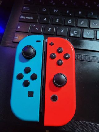 Joy-Con Nintendo Switch (Azul y Rojo)