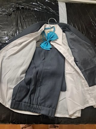 Traje de niño gris y corbata azul