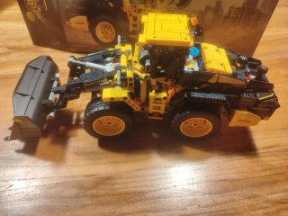 Lego Technic 42209 Volvo L120 Electric Loader
