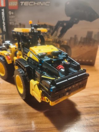 Lego Technic 42209 Volvo L120 Electric Loader