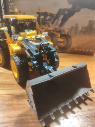 Lego Technic 42209 Volvo L120 Electric Loader