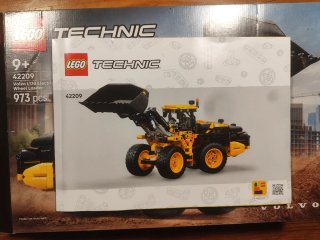 Lego Technic 42209 Volvo L120 Electric Loader