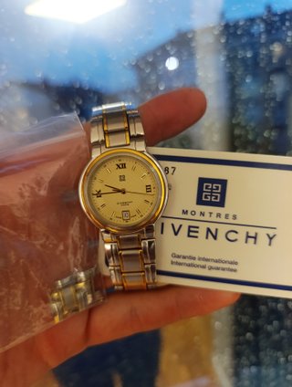 Reloj Givenchy con Certificado
