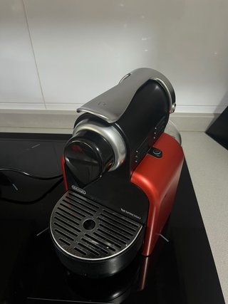 Cafetera Nespresso De'Longhi Roja