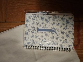Tote, neceser y agenda letra J floral