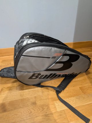 Paletero Bullpadel Negro y Gris