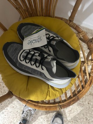 Zapatillas Strale Gris y Blanco