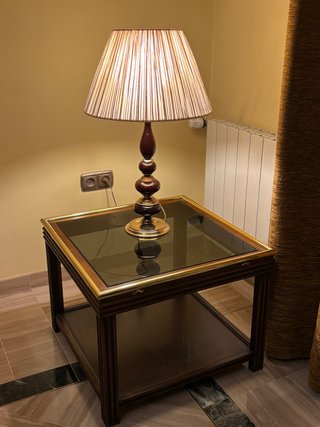 Conjunto Salón: 3 Mesas, Vitrina y Librería
