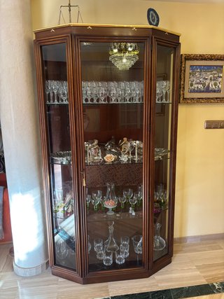Conjunto Salón: 3 Mesas, Vitrina y Librería