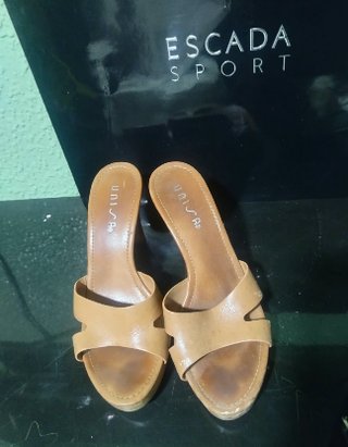 Sandalias tipo zueco UNISA marrón talla 37