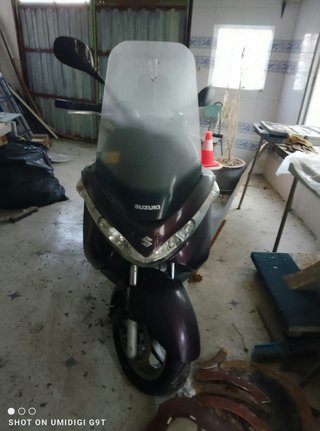 Scooter Suzuki Granate