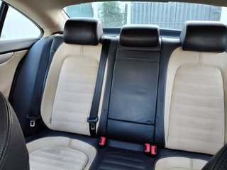 Volkswagen Passat CC 2011