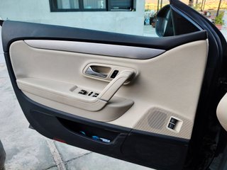 Volkswagen Passat CC 2011