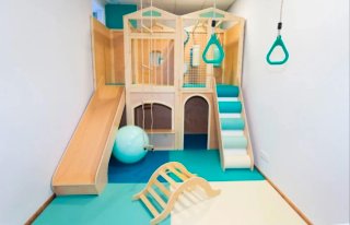 Parque infantil madera con tobogán