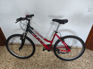 Bicicleta de Montaña Roja y Negra