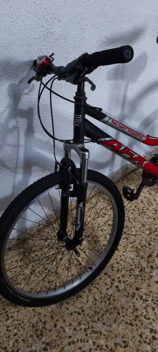 Bicicleta de Montaña Roja y Negra