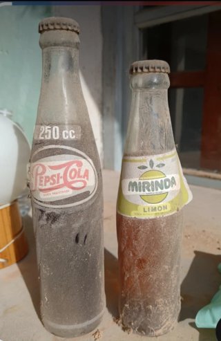 Lote 2 bottiglie antiche PEPSICOLA 250cc + MIRINDA L