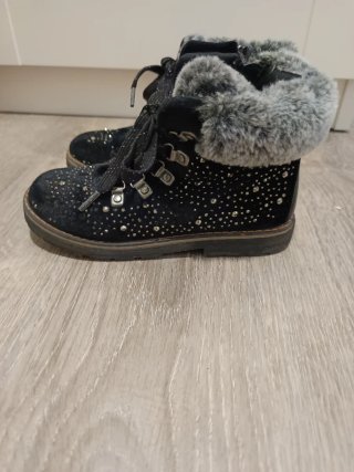 Botas/Botins Pretos com Brilhantes e Pelo CODE