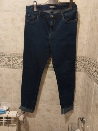 Pantalón vaquero azul talla 44 sin estrenar