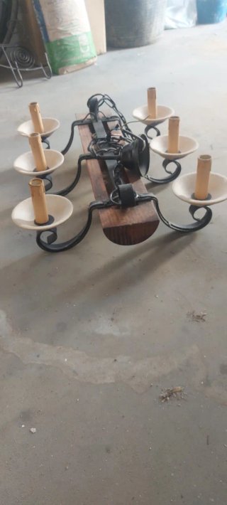 Lámpara Rústica de Madera y Metal